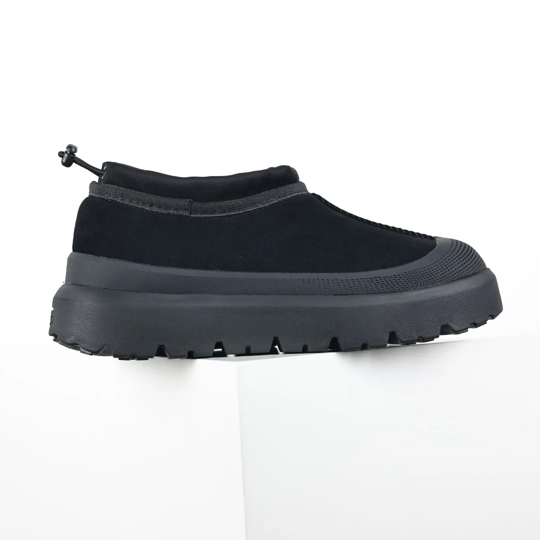 Pick up locally 💰620 Core recommendation, good price Cashmere insoles are a very suitable choice for keeping warm in winter and at home. In the new year, uug launched a series of styles, which are partial to the preferences of young consumers and have also moved to the forefront of fashion trends. Shoe body material Water-repellent coated suede upper 17mm UGGPURE™ implanted wool insole Lightweight non-slip comfortable rubber outsole With brand LOGO Trademark Comes with a full set of packaging Size: 35 36 37 38 39 40 41 42 43 44